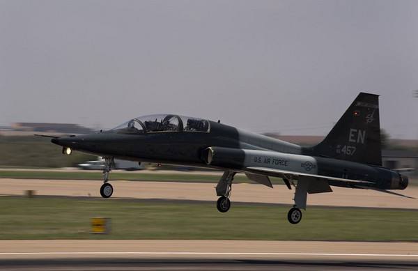 美国空军下单的飞机,美国空军最便宜的飞机