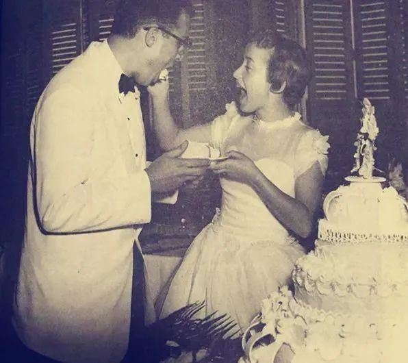 欧文亚隆现状,欧文亚隆的妻子几岁去世