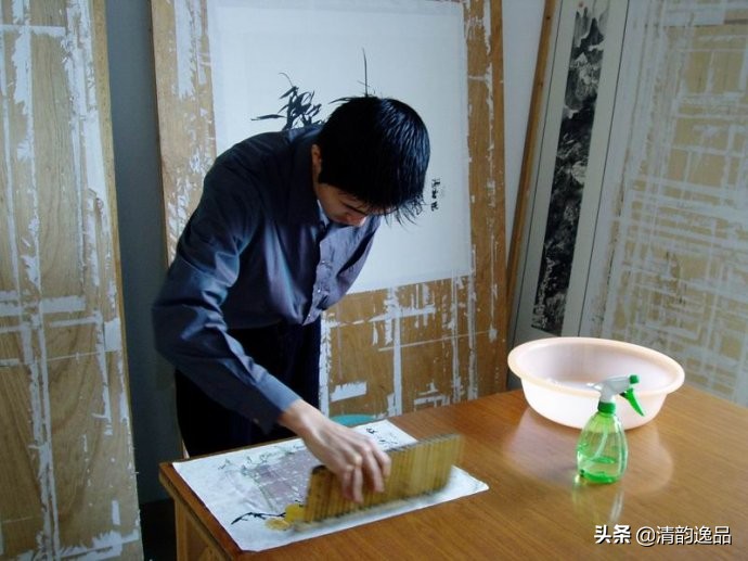 字画木框手工装裱全过程,字画装裱浆糊制作全过程视频