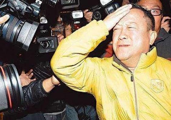 凌晨2点30分曾志伟遭毒打，缝29针几乎没命，隔月容祖儿被带警局