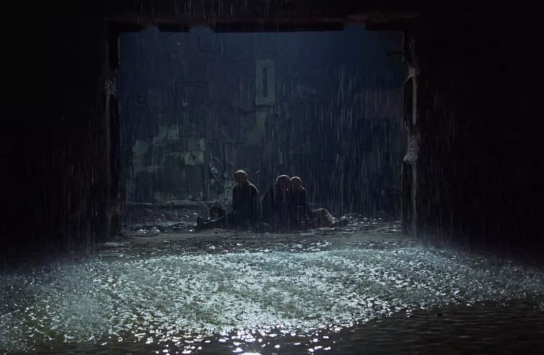 地球最后的夜晚深度解析,《地球最后的夜晚》细思恐极