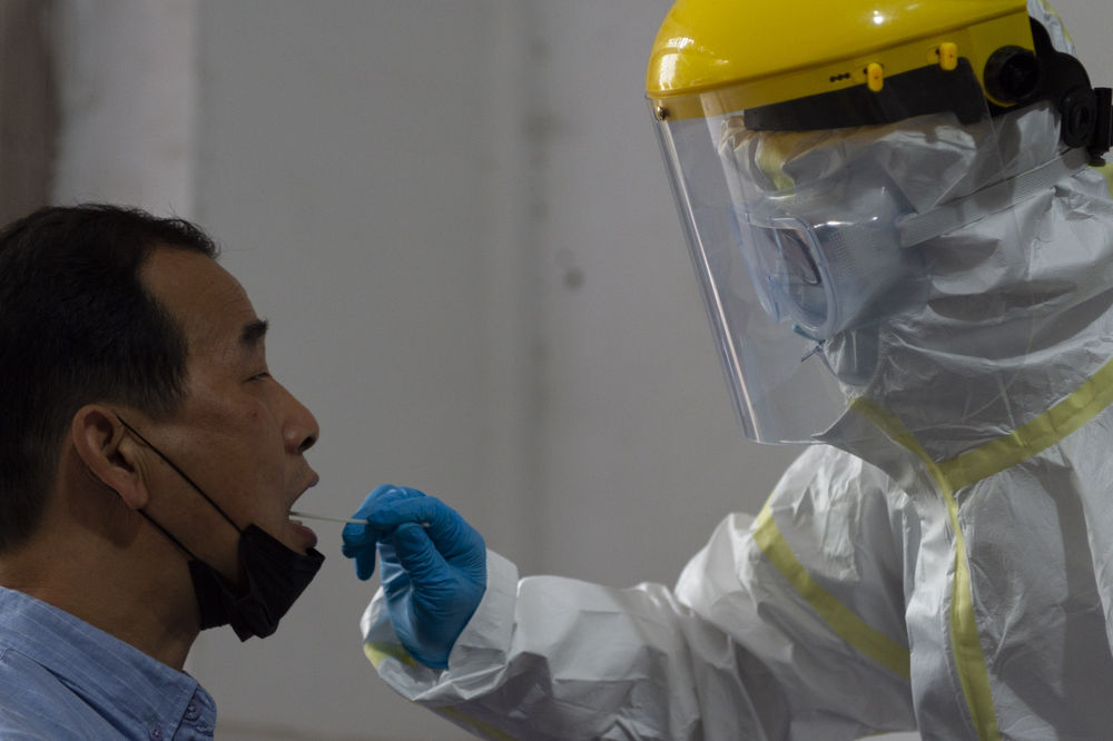 风雨无阻战胜疫情,风雨无阻的坚守在抗疫的路上