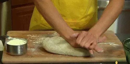 大锅炸油条的做法和配方窍门,在家自己炸油条的最简单的方法