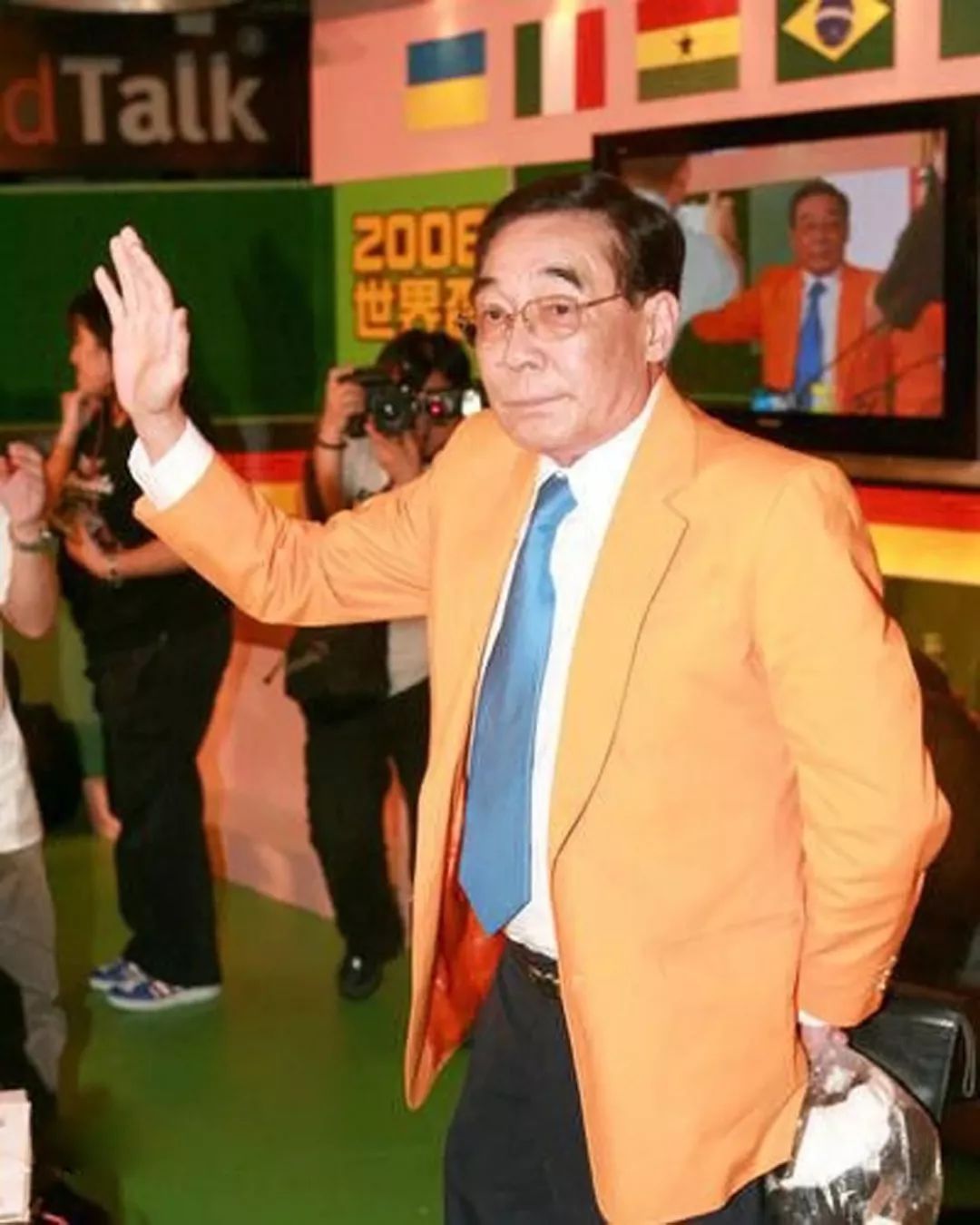 古惑仔牧师脚踢靓坤吓退乌鸦,古惑仔牧师脚踢靓坤粤语