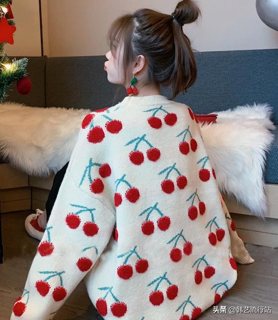 今年流行设计感毛衣,韩国设计款宽松毛衣