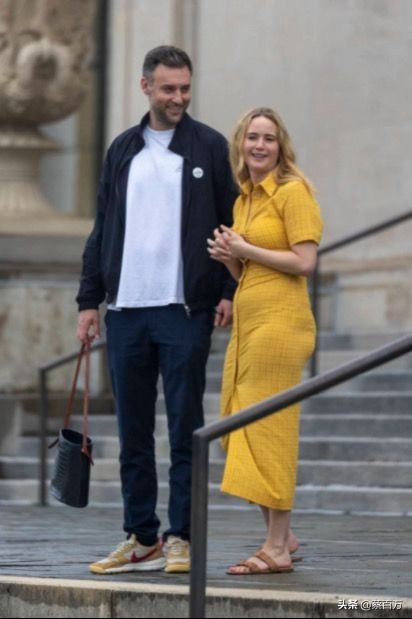 盖尔加朵挺孕肚逛街,盖尔加朵孕肚照