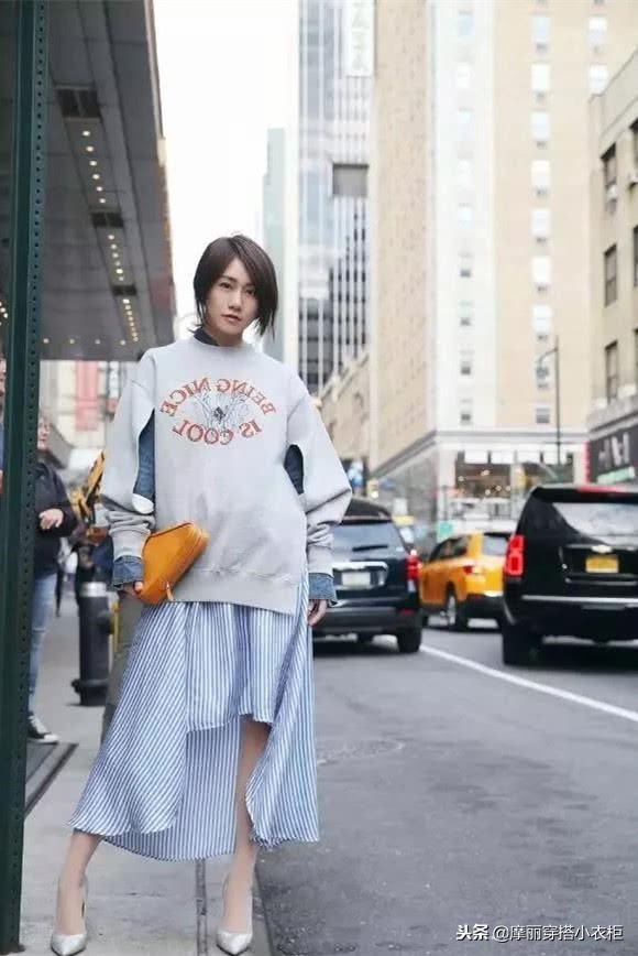 灰色卫衣怎么穿搭最好看,灰色卫衣如何搭出高级感