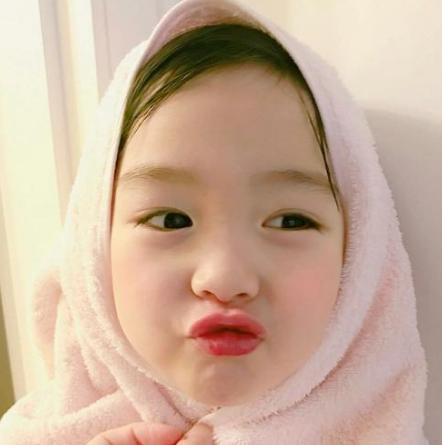 宝妈天天晒娃被指长得丑,孩子这么丑妈妈疯狂晒娃