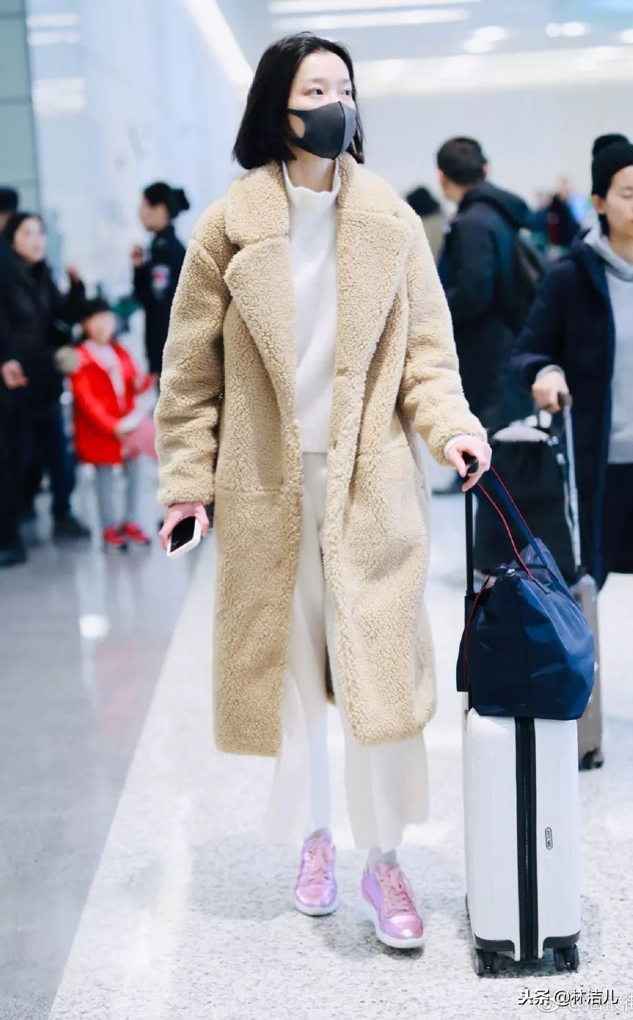 戚薇唐嫣杨幂宋茜,戚薇刘雯唐嫣穿皮草