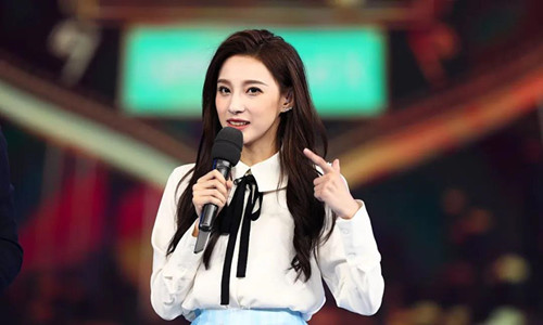 欧洲杯现场看球主播,欧洲杯美女网红