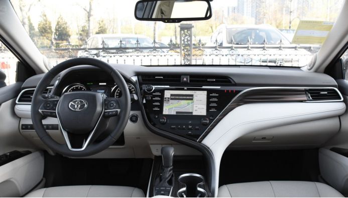 丰田凯美瑞双擎和亚洲龙油耗比较,丰田凯美瑞和亚洲龙有什么区别