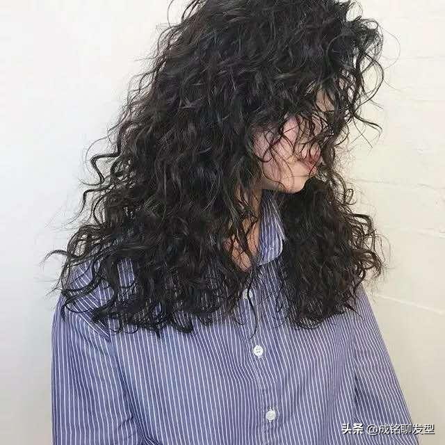 烫发后老气难看能半拉直吗,烫的中卷烫老气了怎么扎好看