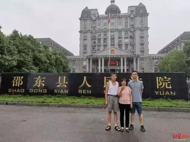 抢劫杀害女出租车司机后潜逃14年,情侣抢劫出租车