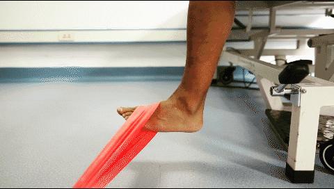 崴脚冰敷小技巧,崴脚怎么处理冰敷还是热敷