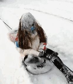 贾玲在沙发上翘二郎腿搞笑图片,贾玲跷二郎腿动图下载