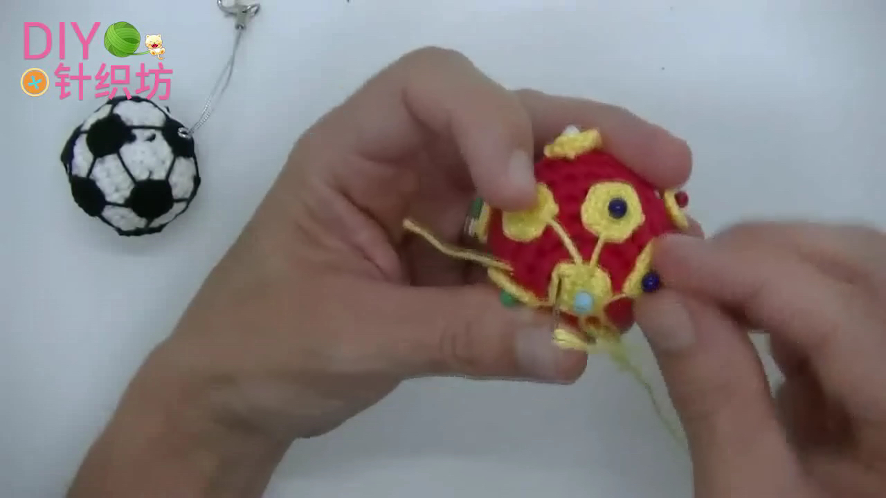 足球小玩偶挂件,足球钥匙扣编织