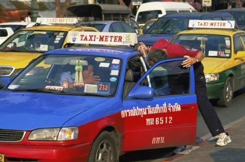 为什么不能在泰国酒吧二楼摇铃铛,去泰国旅游为啥不能去酒吧二楼