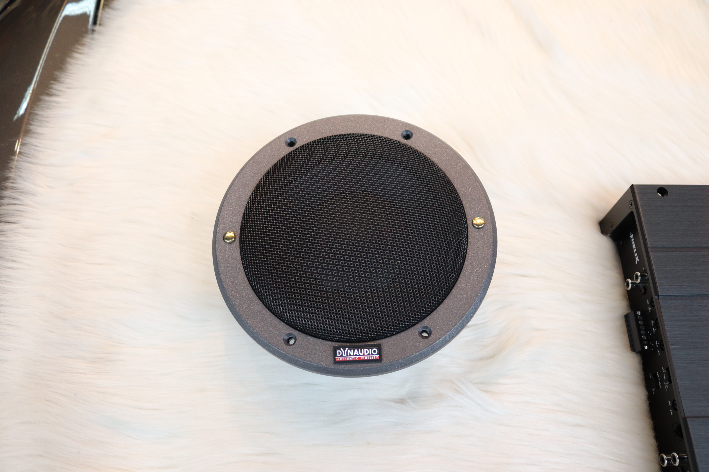 保时捷卡曼汽车音响如何改装呢?简单的音响改装不简单的效果体验