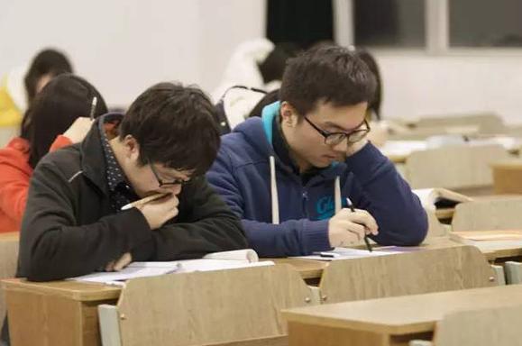 学习的时候被冷嘲热讽,努力学习时被别人嘲笑怎么办