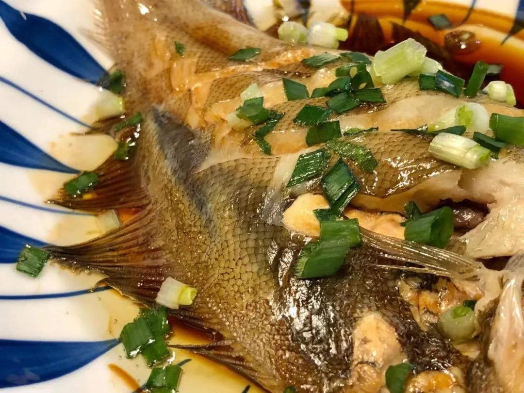 清蒸偏口鱼的做法视频教程,白灼汁做清蒸偏口鱼好吃吗