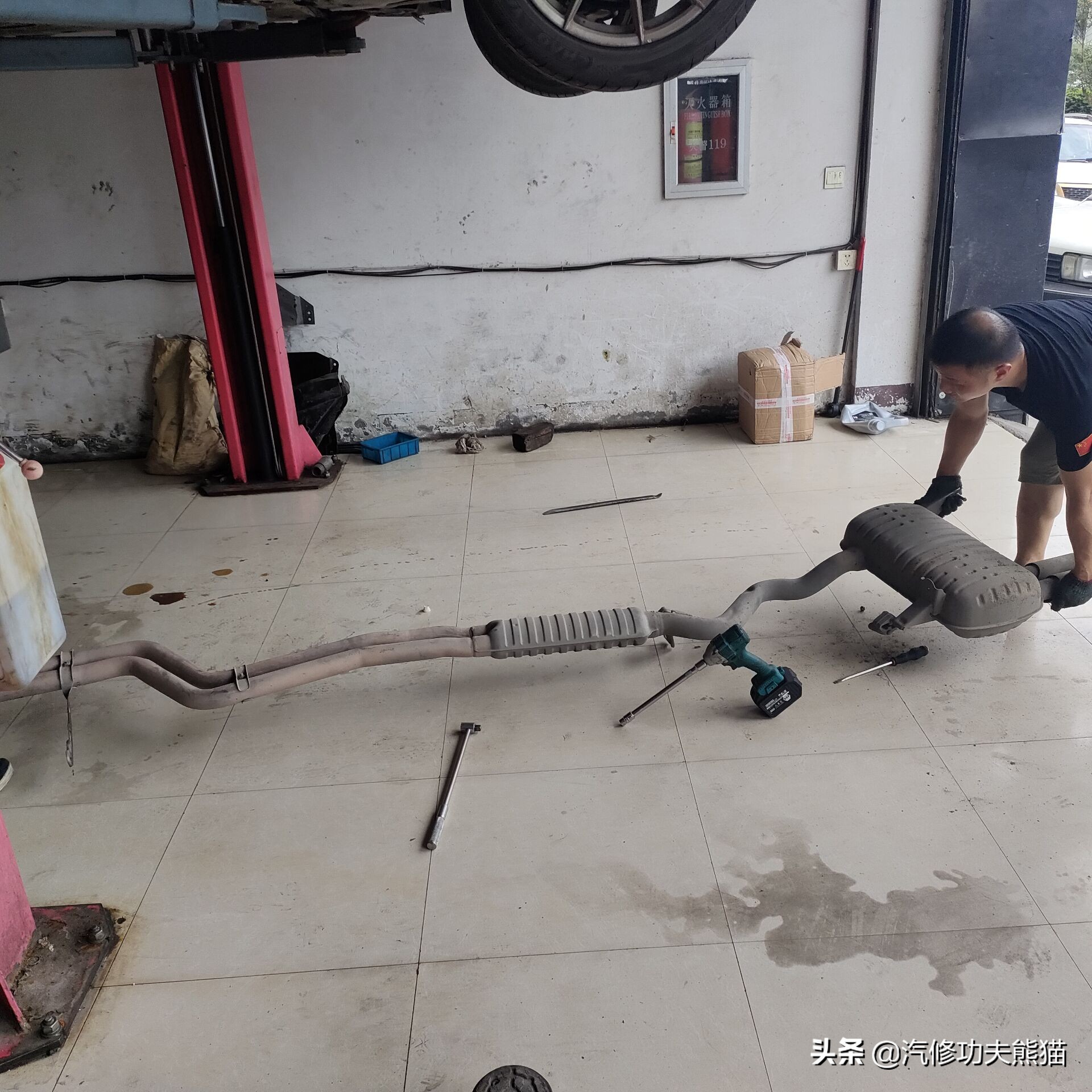 宝马e90325i2007款,宝马e90漏机油通病