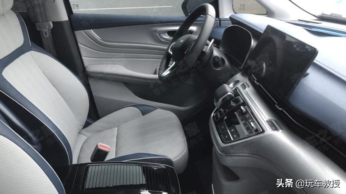 wey坦克300银色量产实车,wey新车坦克300外尺寸