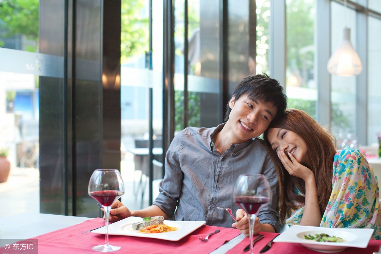 两个人在一起没话聊了怎么办,两个人没话说了还有必要在一起吗