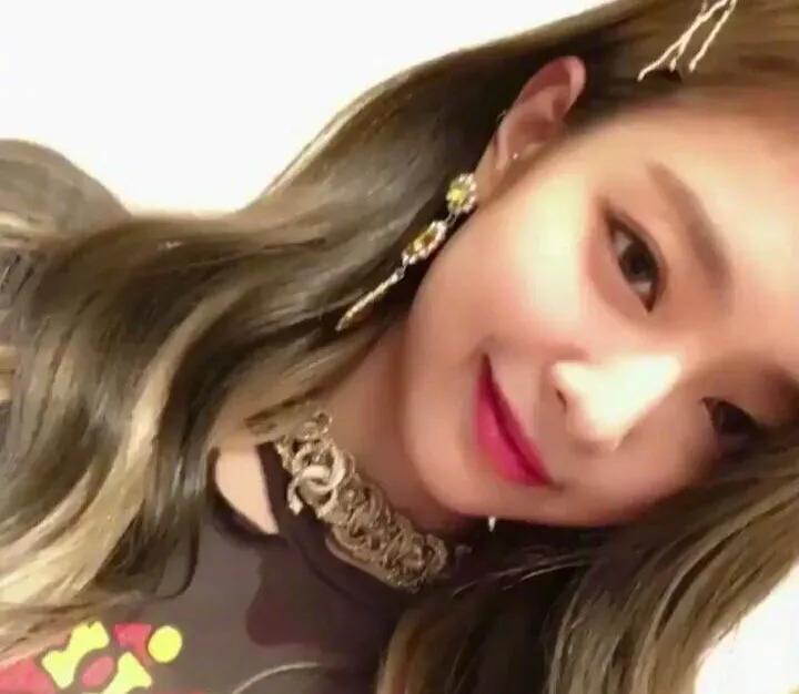 打耳洞戴黑色耳钉好看吗,为什么刚打完耳洞要戴很丑的耳钉