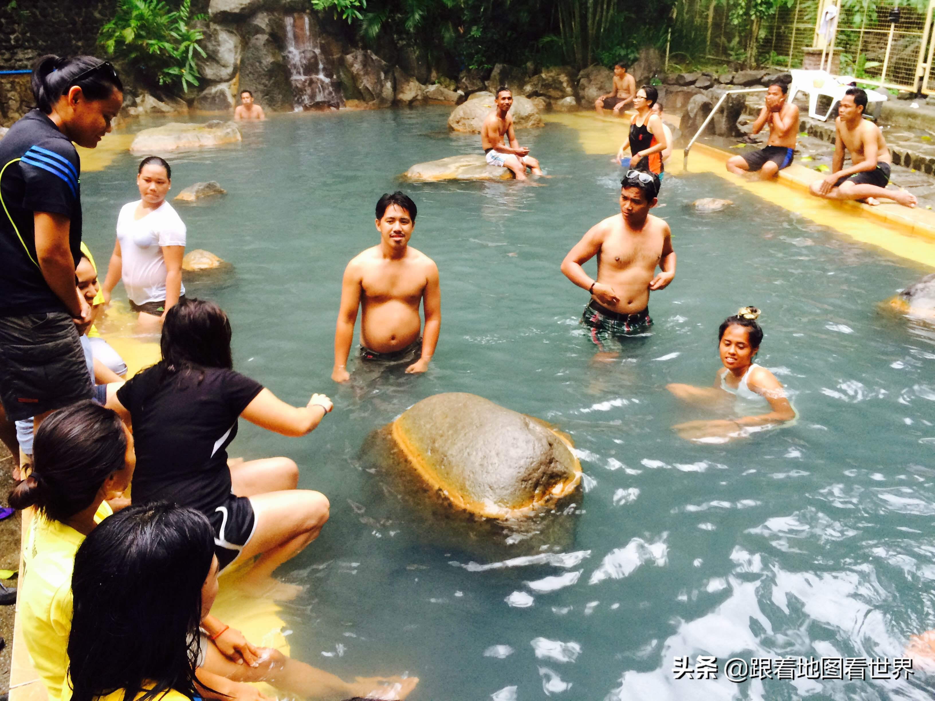 全裸泡温泉没问题!半裸运动绝对不行?日本的*规则潜**让外国人蒙圈