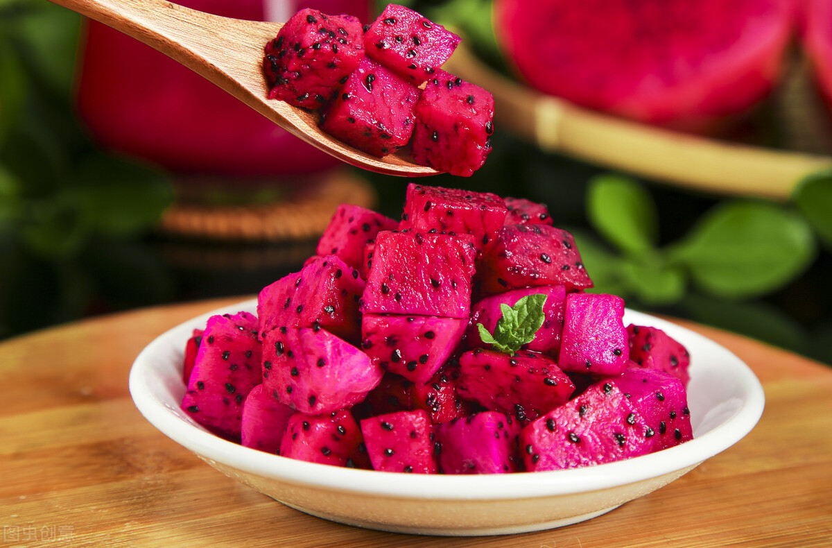 切开的火龙果发芽了还能吃吗,火龙果放几天里面发芽了能吃吗