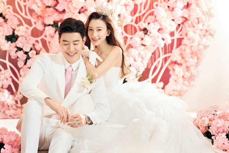 十岁订婚十三岁解除十八岁又恋爱廿二岁结婚廿七岁含泪离婚