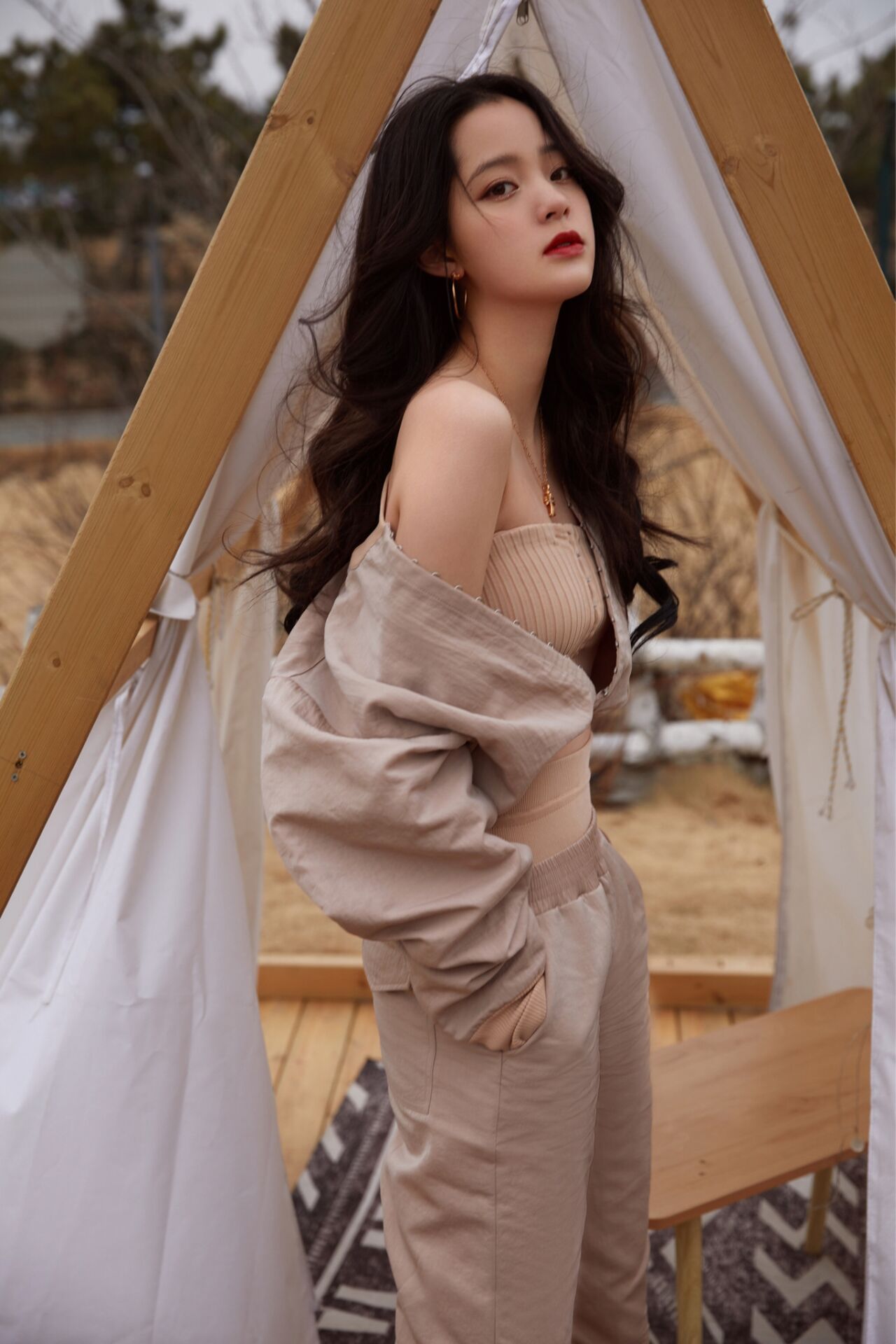 欧阳娜娜衣品升级,欧阳娜娜大胆穿搭美出新高度