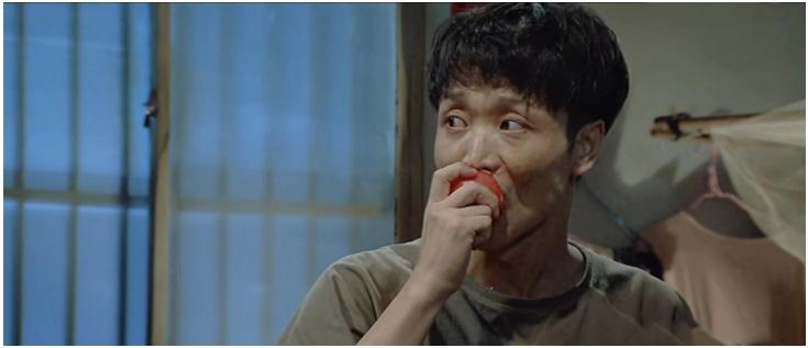 张嘉译吃面条,大口猛吸面条