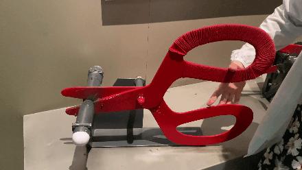 物开一刃为“刀”，两面*刃开**为“剑”，双刀相交为“剪”