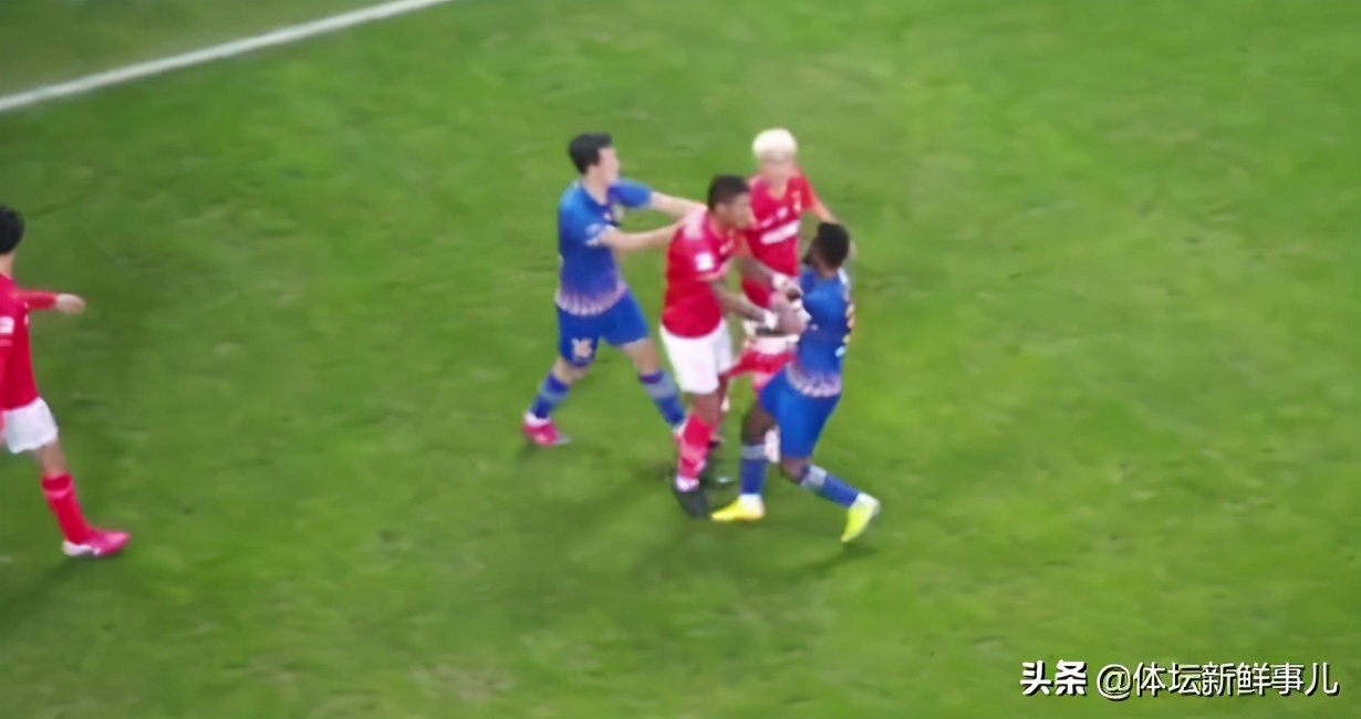 中超大规模冲突视频,保利尼奥和郑智