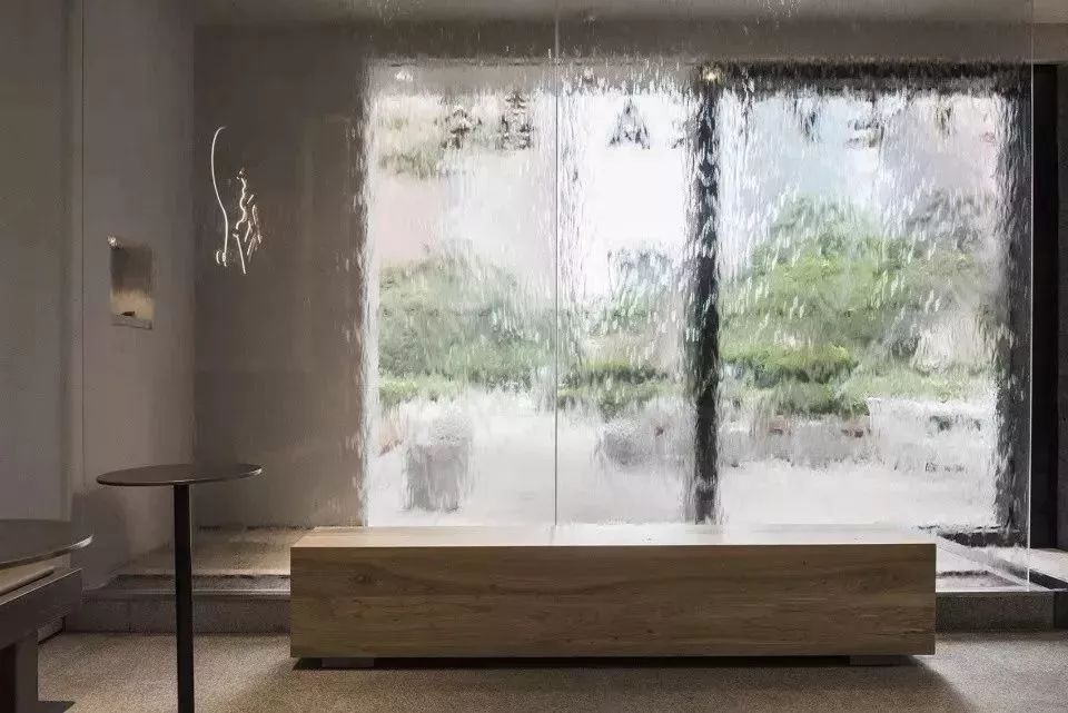 服装人要哭了！年利润4亿、估值90亿的喜茶竟然跨界服装行业？