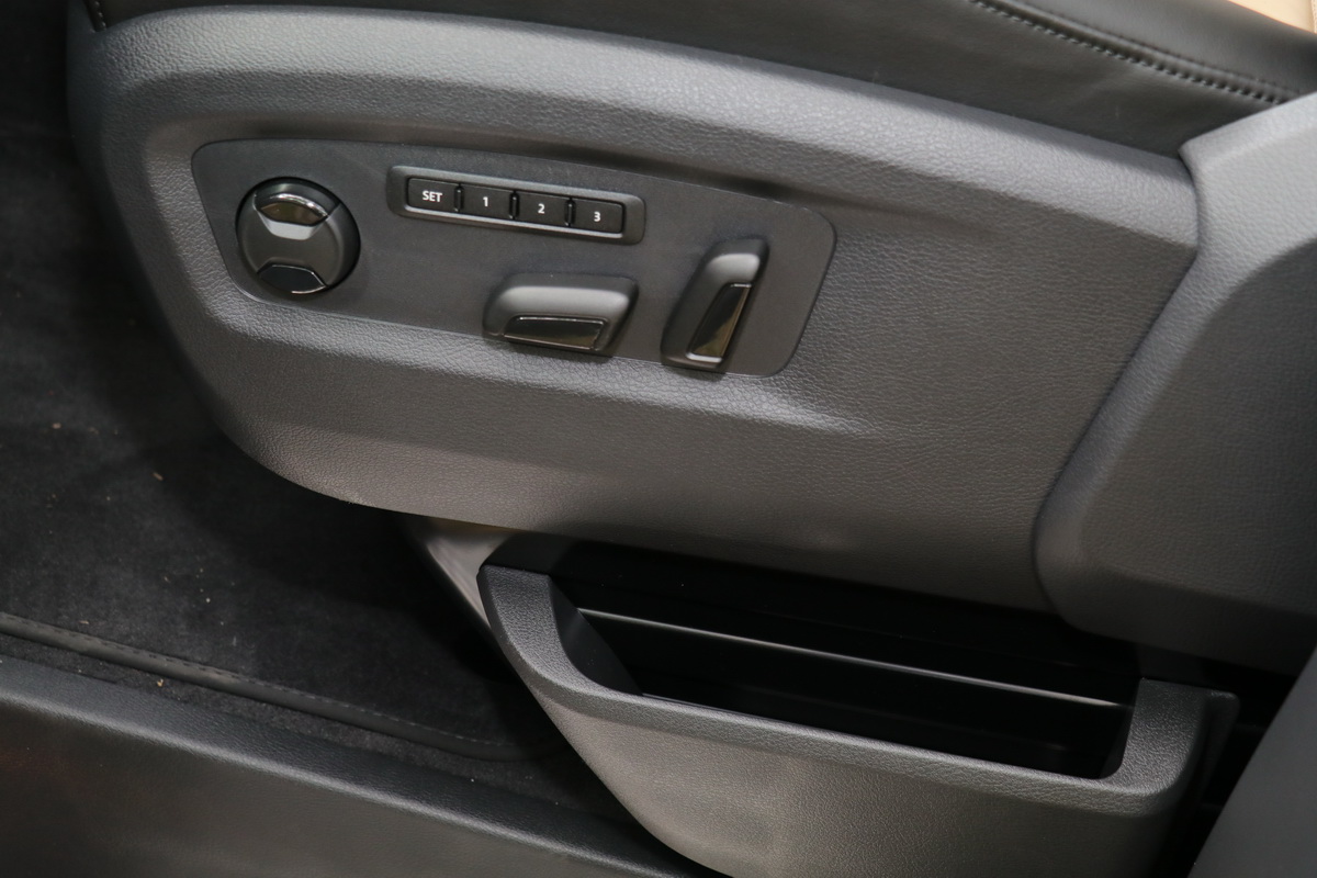 进口大众multivan精彩实拍展示,19年大众帕萨特混动试驾