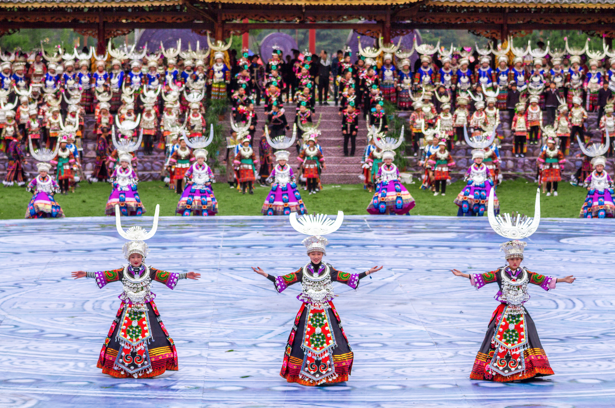 苗族银饰真的美,贵州黔东南苗族银饰穿上很漂亮