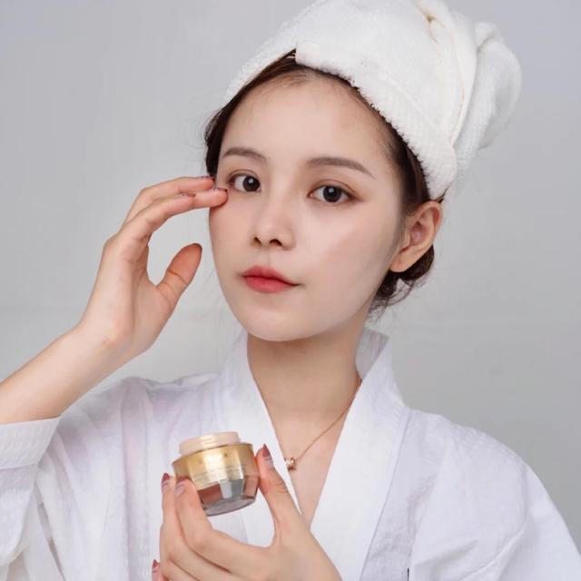 眼下纹怎么去除用什么眼霜,眼部法令纹去除最好的方法