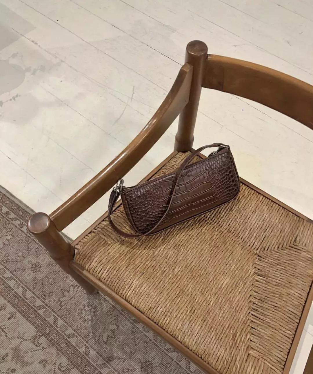 奶奶都嫌丑的旧包被Jennie背过后，半个地球的时尚博主疯狂求同款