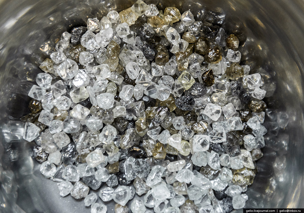 去俄罗斯挖金矿怎么样,真实钻石开采出来的样子