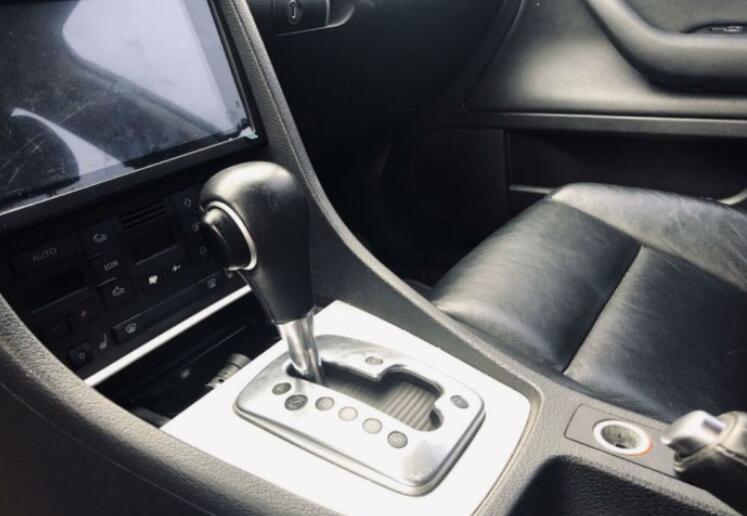 小伙花30000块钱买了一辆二手车,小伙花4万买奥迪a8