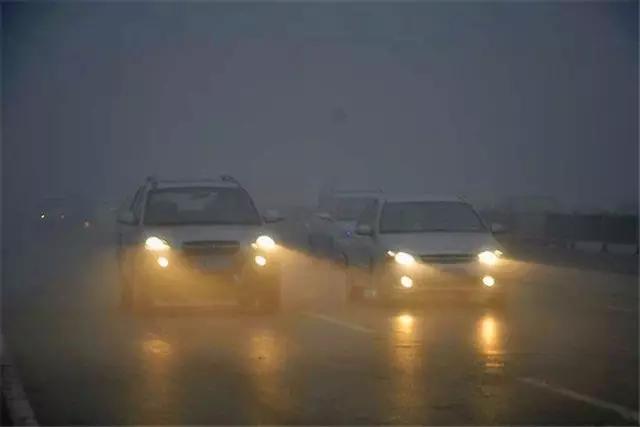 用车小知识雾灯,开车雾灯的功能