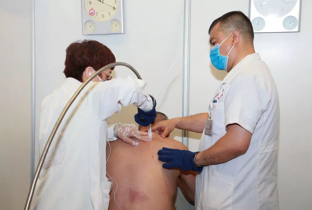 夏天“冻两下”，冬天不咳嗽，自治区人民医院冬病夏治绝活引发患者潮