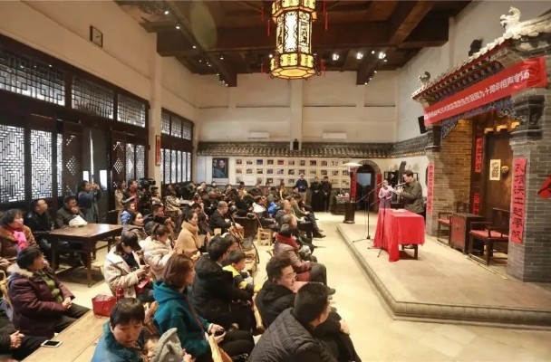 足球小镇建业网红桥,建业足球小镇攀岩