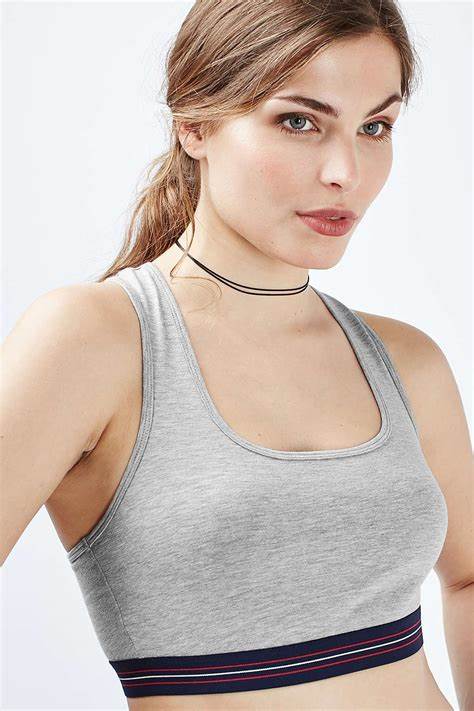 英国女性隔离期放飞自我内衣专家警告:不穿文胸容易变形!