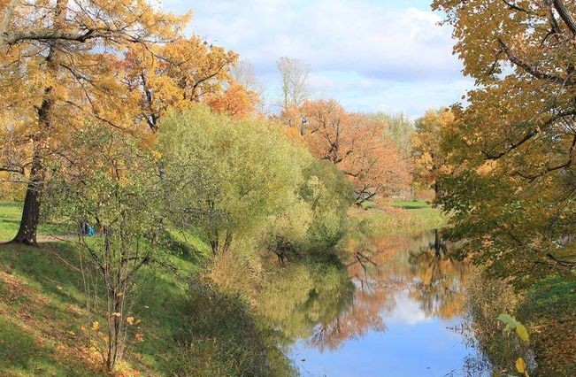 衰老的皮肤从缺水开始,干涸的水塘