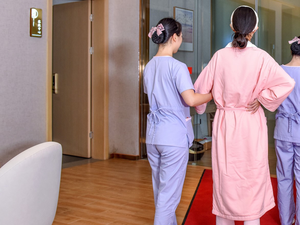 产后24小时需要做些什么护理,妈妈们产后24小时应该做的四件事