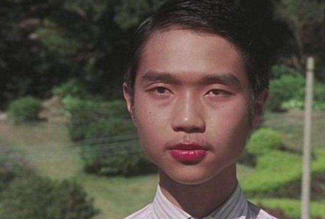 周星驰当年只给他客串一分钟的戏,他曾是周星驰电影的御用配角