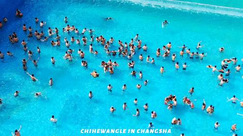 酷炫机车轰炸“洋沙湖”，哈雷电音之夜引爆“欢乐水世界”